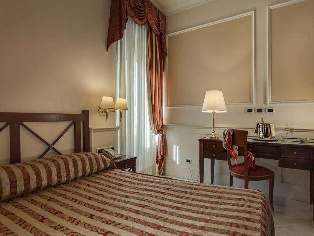 Palazzo Cardinal Cesi Hotel Рим Стая снимка