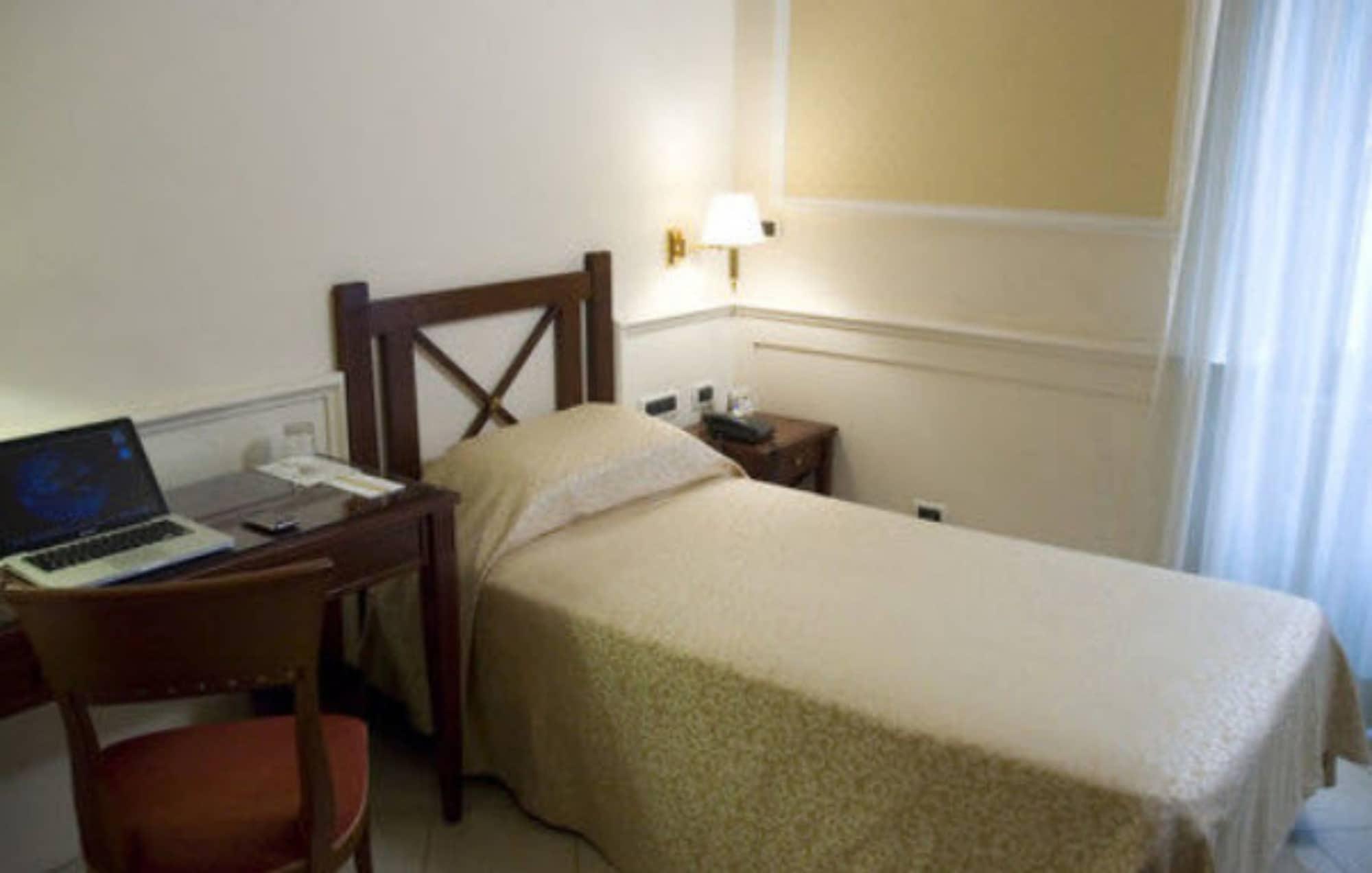 Palazzo Cardinal Cesi Hotel Рим Екстериор снимка