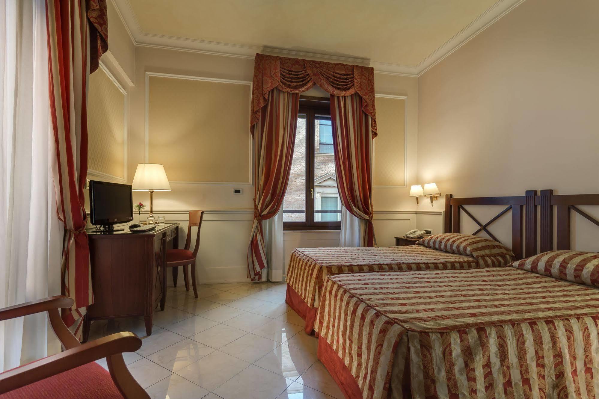 Palazzo Cardinal Cesi Hotel Рим Екстериор снимка