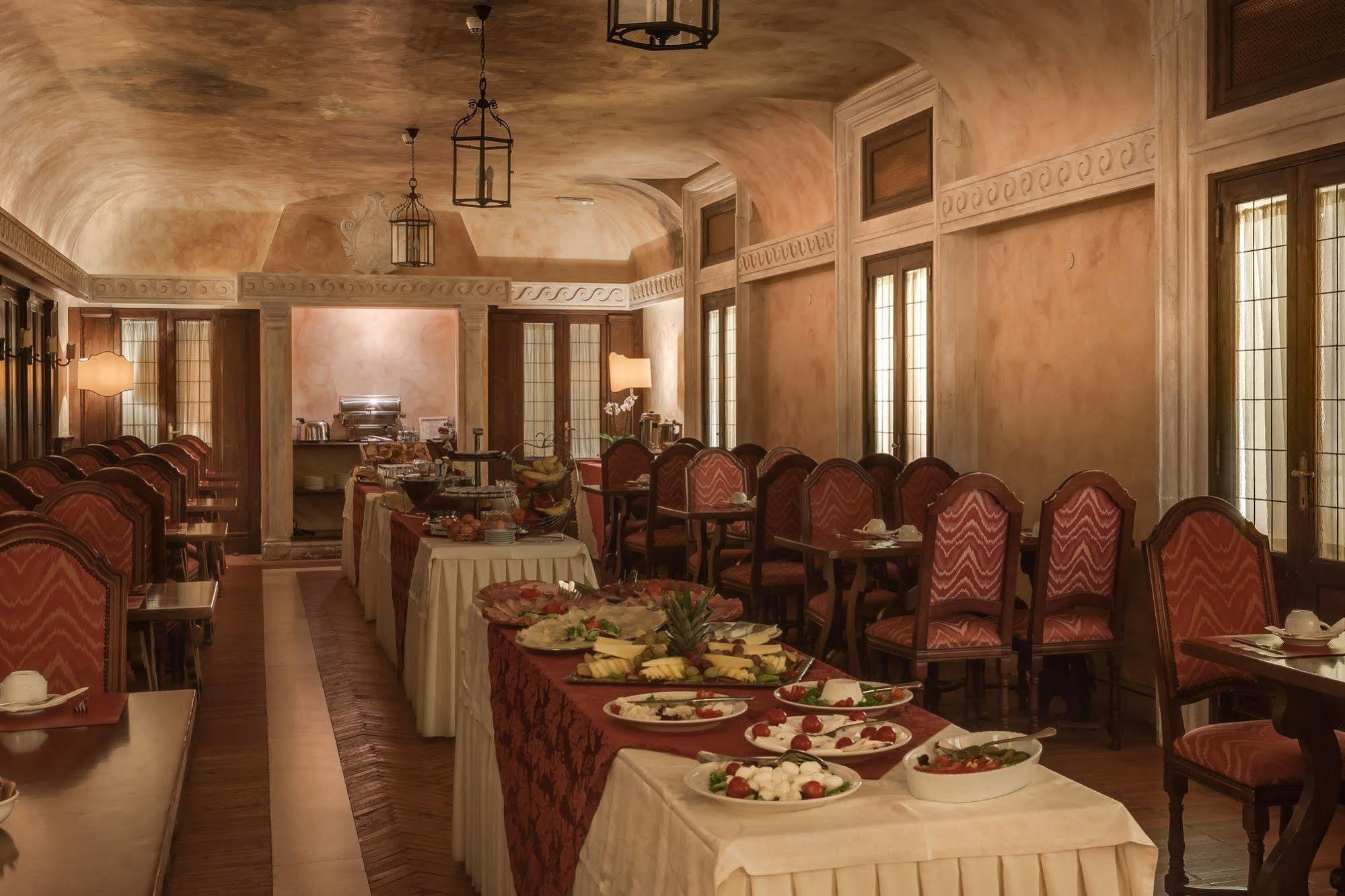 Palazzo Cardinal Cesi Hotel Рим Екстериор снимка