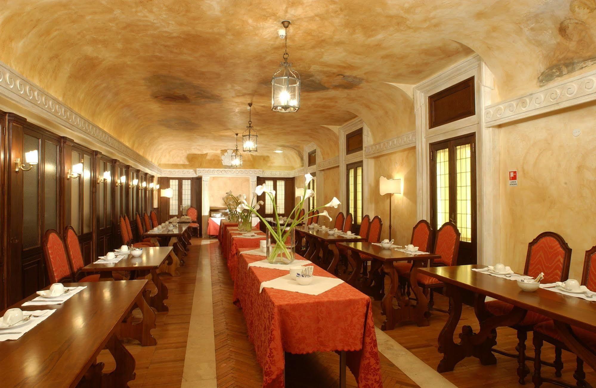 Palazzo Cardinal Cesi Hotel Рим Екстериор снимка