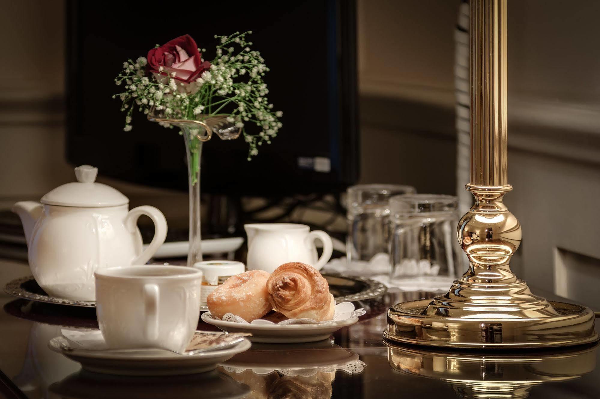 Palazzo Cardinal Cesi Hotel Рим Екстериор снимка