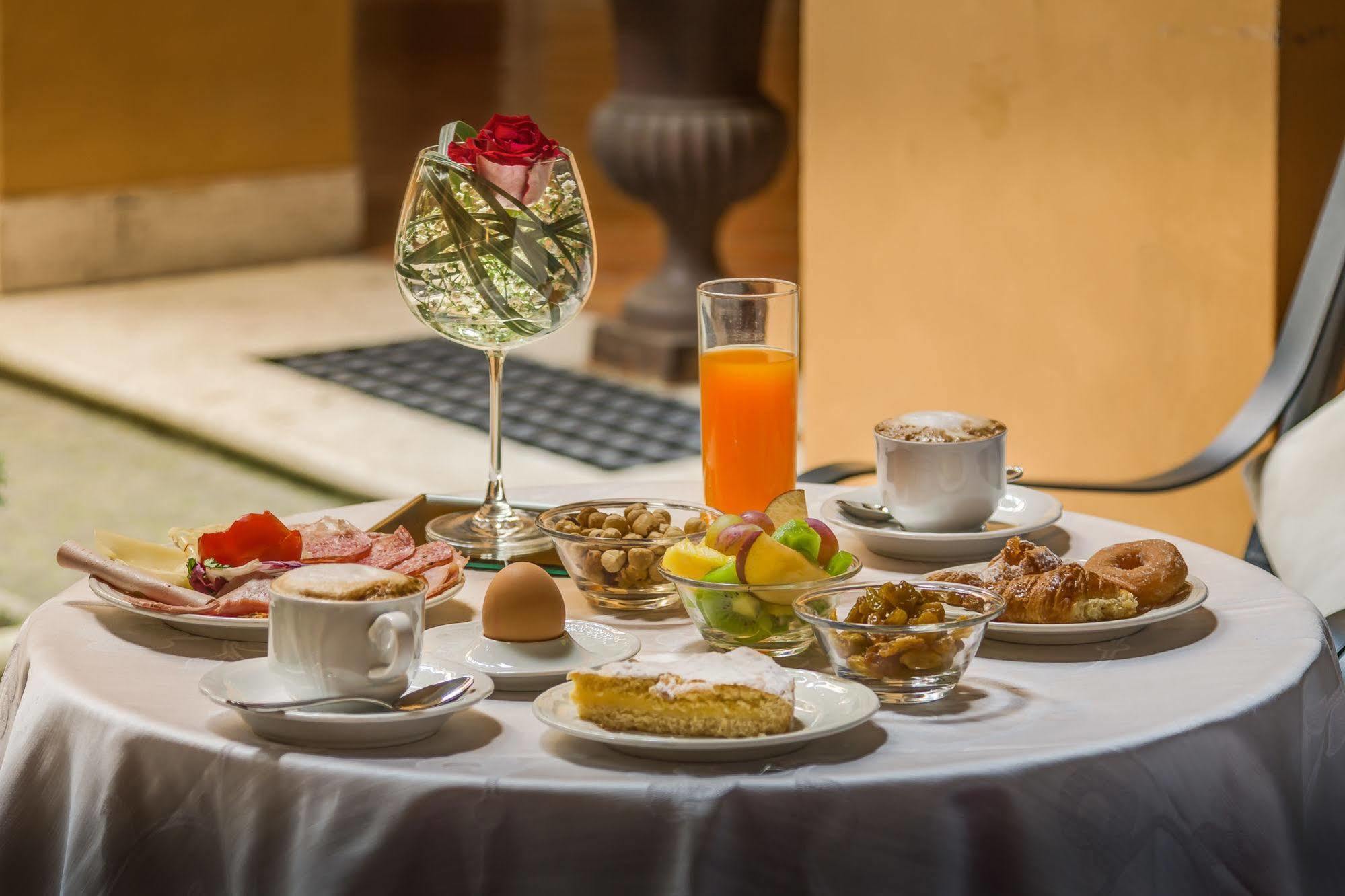 Palazzo Cardinal Cesi Hotel Рим Екстериор снимка