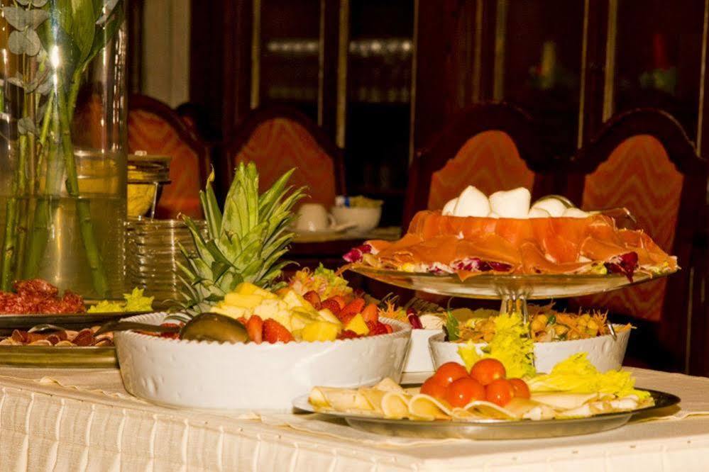 Palazzo Cardinal Cesi Hotel Рим Екстериор снимка